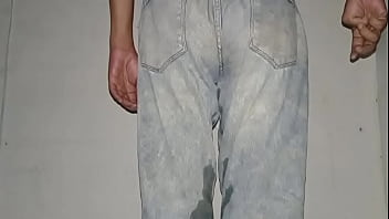 Pañal de tela orinado y doble orgasmo