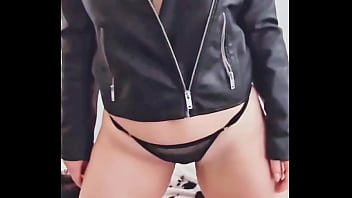 Bonjour mes loulousha oui j'adore le cuir et l effet que sa fait sur moi