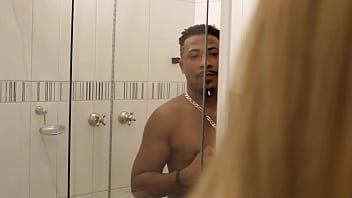 Ele convenceu esposa a transar antes de ir trabalhar