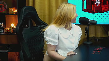 Viamms amiga da martina oliveira chegou chegando no pápum ficou de quatro empinando o rabão o ruan ficou com muito tesão pápum no barraco