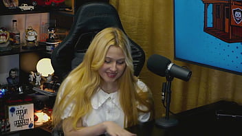 Viamms amiga da martina oliveira chegou chegando no pápum ficou de quatro empinando o rabão o ruan ficou com muito tesão pápum no barraco