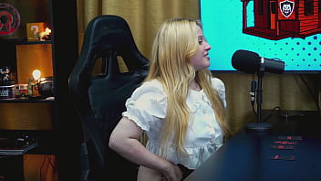 Viamms amiga da martina oliveira chegou chegando no pápum ficou de quatro empinando o rabão o ruan ficou com muito tesão pápum no barraco