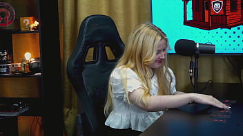 Viamms amiga da martina oliveira chegou chegando no pápum ficou de quatro empinando o rabão o ruan ficou com muito tesão pápum no barraco