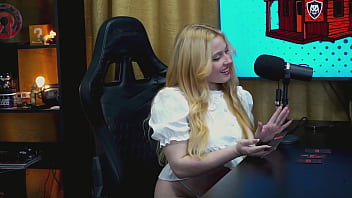 Viamms amiga da martina oliveira chegou chegando no pápum ficou de quatro empinando o rabão o ruan ficou com muito tesão pápum no barraco