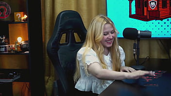 Viamms amiga da martina oliveira chegou chegando no pápum ficou de quatro empinando o rabão o ruan ficou com muito tesão pápum no barraco