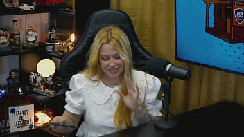 Viamms amiga da martina oliveira chegou chegando no pápum ficou de quatro empinando o rabão o ruan ficou com muito tesão pápum no barraco