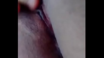 Tocándose ricamente