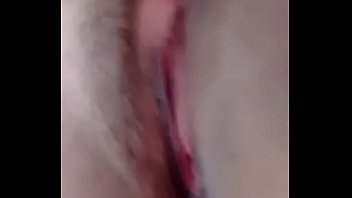 Tocándose ricamente