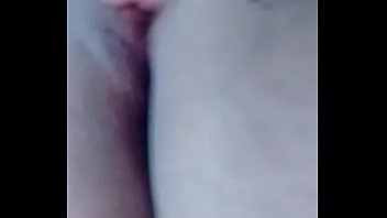 Tocándose ricamente