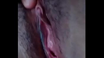 Tocándose ricamente