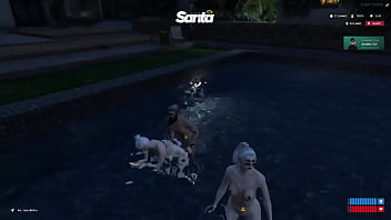 Na piscina com as amigas