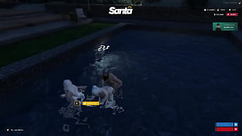 Na piscina com as amigas