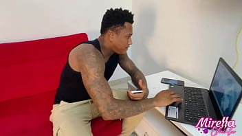 Pedi pra tirar a camisinha pra sentir o pau entrando