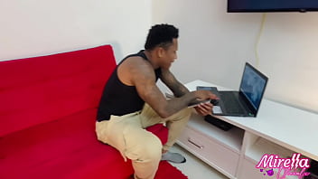 Pedi pra tirar a camisinha pra sentir o pau entrando