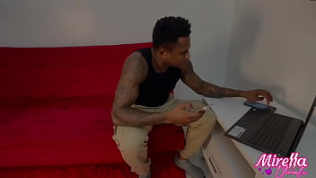 Pedi pra tirar a camisinha pra sentir o pau entrando