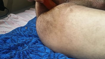 Na Falta De Uma Rola Me Divirto Com A Cenoura thumbnail