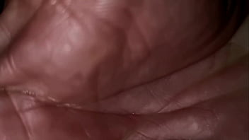 Avventura nella camera da letto della matrigna la sega più lunga di sempre in abito elegante nero cazzo bagnato in primo piano e una sborrata esplosiva