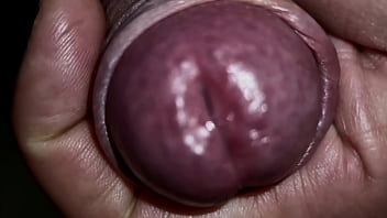 Avventura nella camera da letto della matrigna la sega più lunga di sempre in abito elegante nero cazzo bagnato in primo piano e una sborrata esplosiva