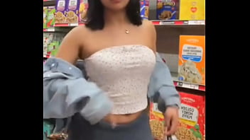 Cami siempre enseñando sus nalgas