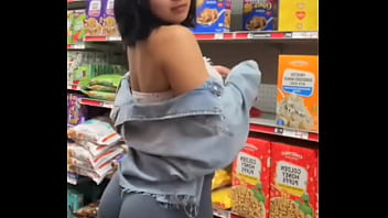 Cami siempre enseñando sus nalgas