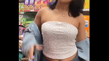 Cami siempre enseñando sus nalgas