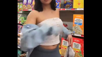 Cami siempre enseñando sus nalgas