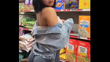 Cami siempre enseñando sus nalgas