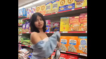 Cami siempre enseñando sus nalgas