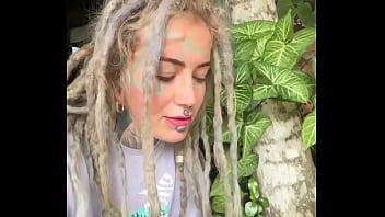 Not a crazy cat lady triying to make cat friends here d