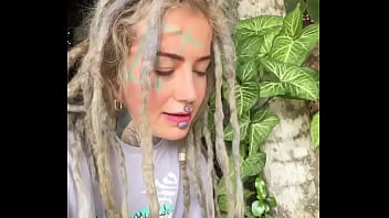 Not a crazy cat lady triying to make cat friends here d