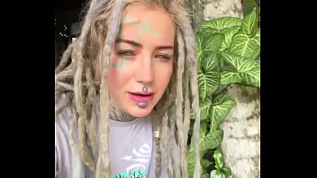 Not a crazy cat lady triying to make cat friends here d