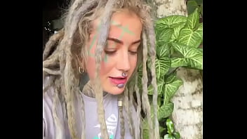 Not a crazy cat lady triying to make cat friends here d