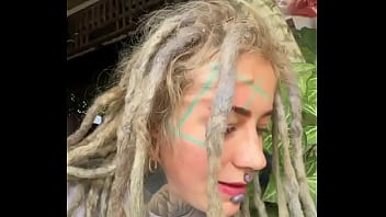 Not a crazy cat lady triying to make cat friends here d