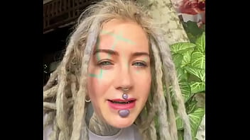 Not a crazy cat lady triying to make cat friends here d