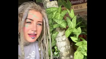 Not a crazy cat lady triying to make cat friends here d