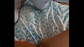 Coquine emy angel et sa belle petite chatte