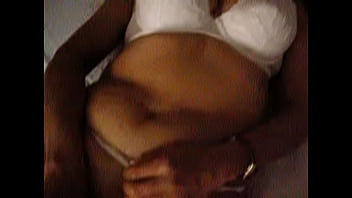 Mi reyna se acaricia para calentarse antes de coger