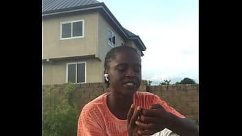 Crazybitch continue folding clothes whiles twerking