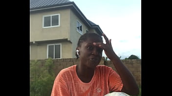 Crazybitch continue folding clothes whiles twerking