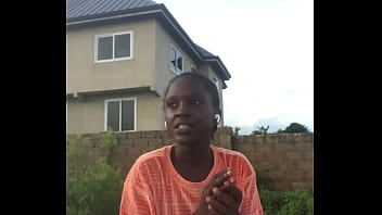 Crazybitch continue folding clothes whiles twerking