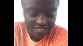 Crazybitch continue folding clothes whiles twerking