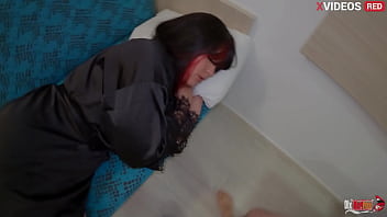 Seeing the stepmother without panties on the sofa i wanted to fuck her and i succeeded