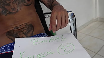 Empiezo a desnudarme para mi tipper