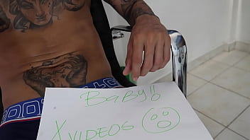 Empiezo a desnudarme para mi tipper