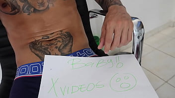 Empiezo a desnudarme para mi tipper