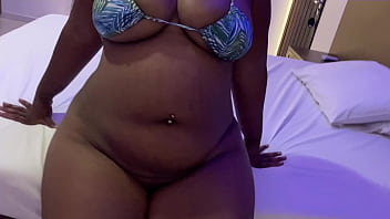 Fiz um boquete depois ele me comeu com o plug anal