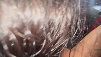 Putaria no pelo no carro em movimento