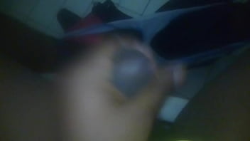 Me masturbo pensado en espotux