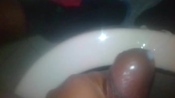 Me masturbo pensado en espotux