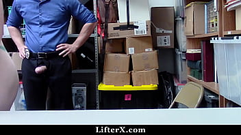 Female suspect was caught helping her besties to shoplift lifterx